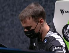 问鼎国际-包含Ming回归赛场，败北首场状态亮眼，FPX观众沸腾！的词条