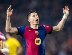 问鼎国际-莱万多夫斯基新星最后时刻胜出表现突出，巴黎圣日耳曼前途光明！引发球迷热议(2024莱万多夫斯基点球命中率)