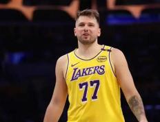 问鼎娱乐- 东契奇进球集锦 