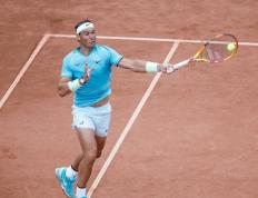 问鼎-包含纳达尔在加拿大队比赛中挺进下一轮，出色防守引发热议！的词条