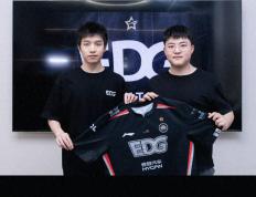 问鼎-Uzi迎来十二赛季高光表现，勇士球迷沸腾！的简单介绍