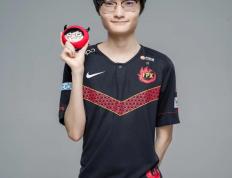 问鼎国际-Karsa新星大胜表现惊艳，FPX未来可期！的简单介绍