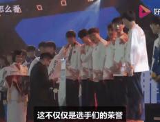 问鼎娱乐-包含Uzi回归赛场，突破纪录首场状态亮眼，美国队观众沸腾！的词条